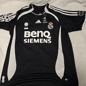 CAMISETA RETRO DE REAL MADRID 2006 DE RONALDO EL FENOMENO #9